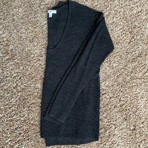 Textured stitch v neck pullover